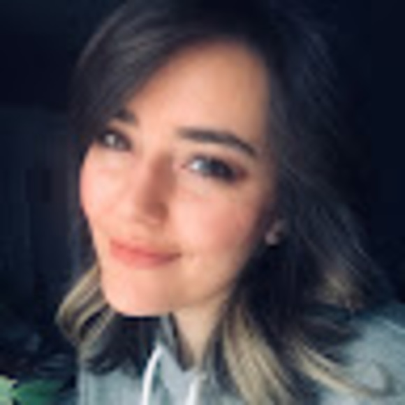 Meet your Posher, Cassandra - Picture 1 of 1